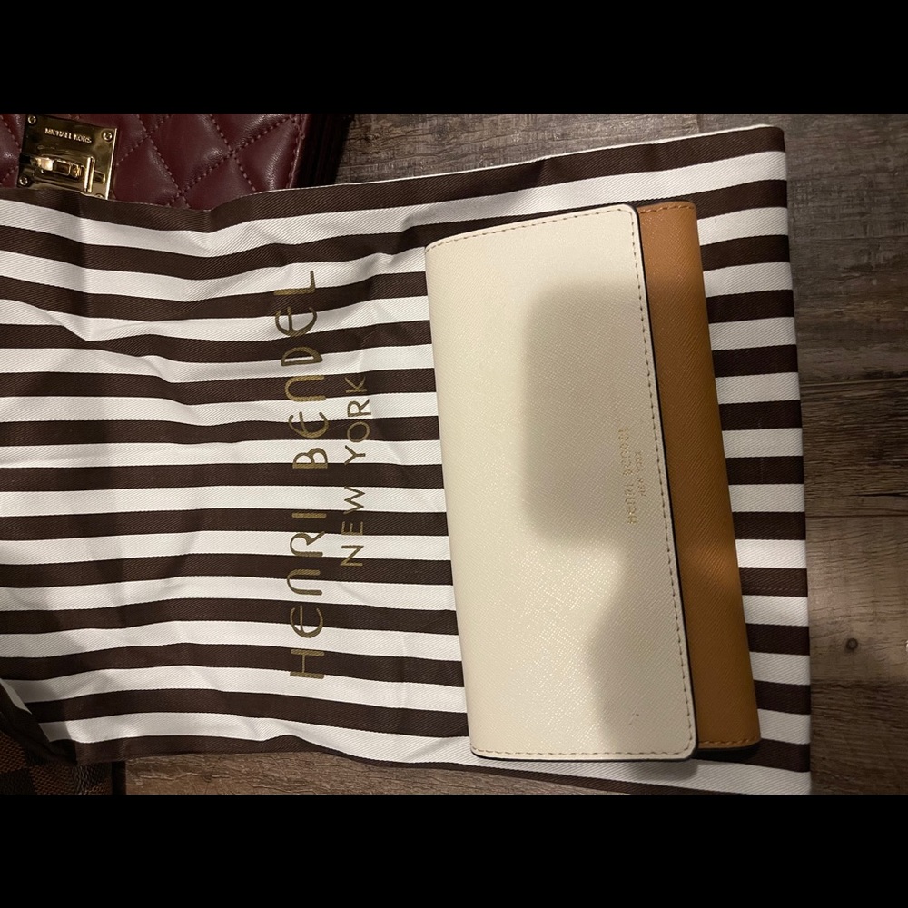 Henri bendel wallet